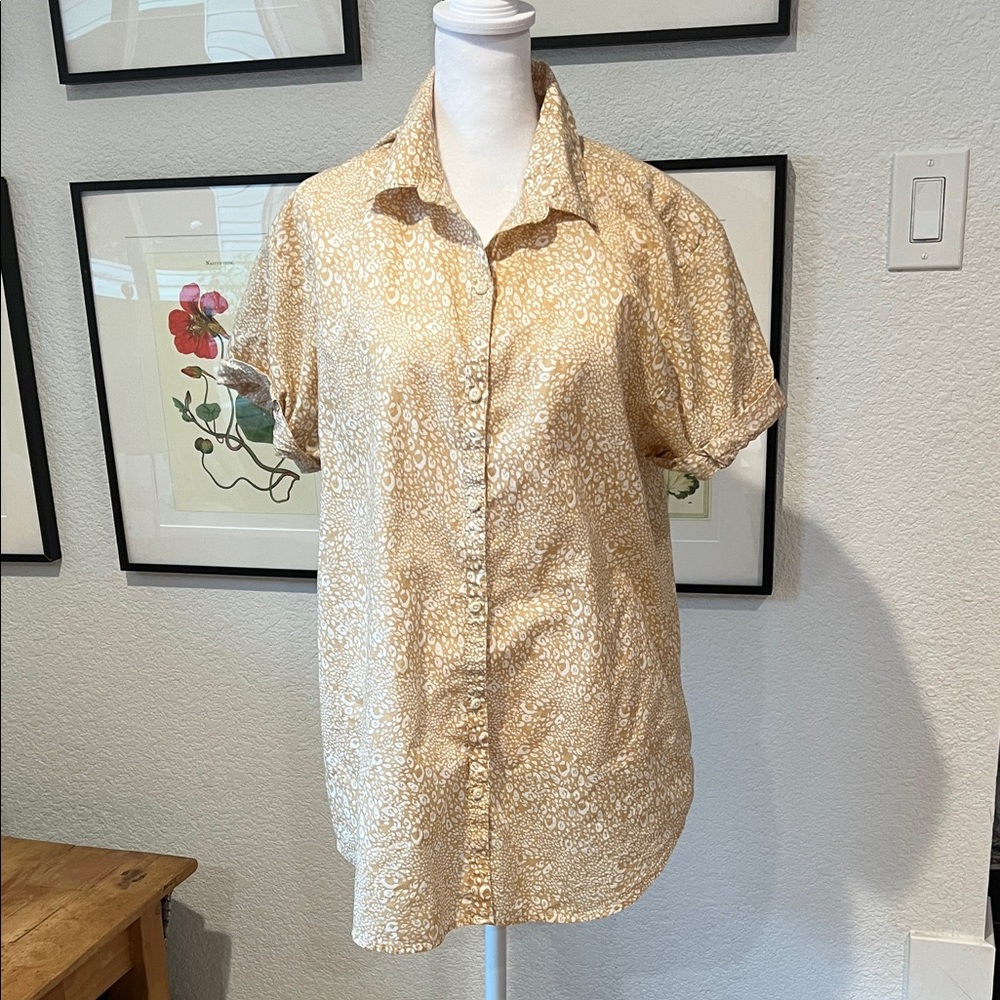 GAP Tan & White Cheetah Print Short Sleeve Button Down - Size M Tall